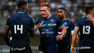 Stuart Hogg, ao centro, em ao pelo Montpellier, da Frana (foto: SYLVAIN THOMAS/AFP)