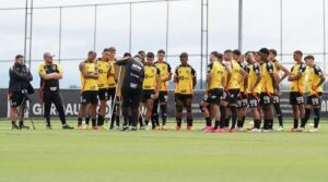 Treinador do Atlético para começo no Mineiro garante equipe preparada e menciona diálogo com Cuca