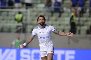 Gabigol anotou hat-trick no primeiro tempo de Itabirito x Cruzeiro (foto: Alexandre Guzanshe/EM D.A Press)