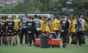 Elenco do Atltico reunido na Cidade do Galo (foto: Alexandre Guzanshe/EM/DA.Press)