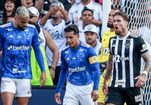 Fabrcio Bruno, Romero e Lyanco em clssico entre Cruzeiro e Atltico, em Orlando (foto: Pedro Souza/Atltico)