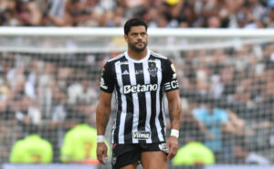 Hulk se lamenta durante final de Libertadores pelo Atltico (foto: Alexandre Guzanshe/EM/D.A Press)