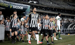 Jogadores do Atltico entram em campo no Mineiro (foto: TiAGO TRINDADE / FMF)