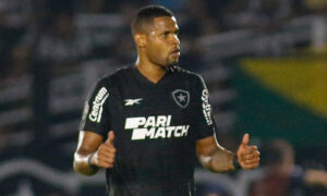 Galo pagar quase R$ 50 milhes ao Botafogo por Jnior Santos (foto: Miguel Schincariol / AFP)