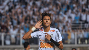 Neymar vestiu a camisa 11 na primeira passagem pelo Santos (foto: YASUYOSHI CHIBA/AFP)