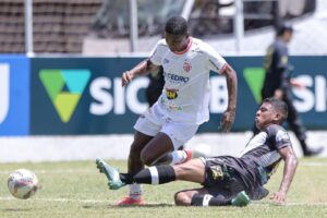 Villa Nova e Democrata se enfrentaram neste domingo (19/1) pelo Campeonato Mineiro (foto: Eude Aerton/FMF)