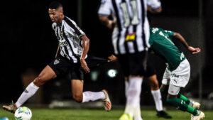 Wendrik em ao pelo time Sub-17 do Atltico, em 2020 (foto: Divulgao/Atltico)