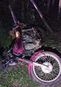 Moto derrapa, bate em cerca e motociclista morre na MG-111, em Manhuaçu