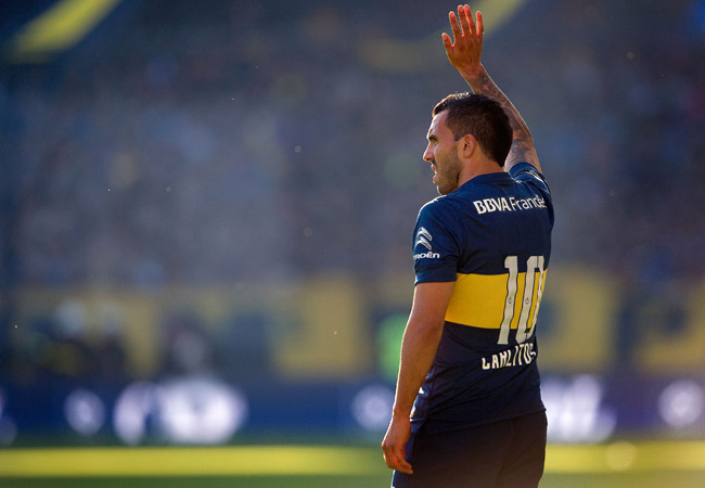 Carlos Tvez encerrou a carreira de jogador pelo Boca Juniors, em 2021 - (foto:  ALEJANDRO PAGNI/AFP)