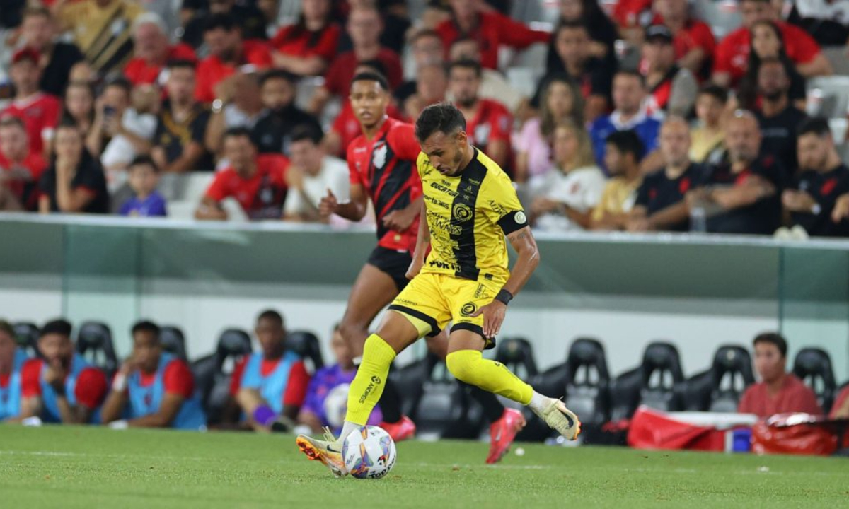 Cascavel em jogo do Paranaense - (foto: Divulgao/Cascavel)