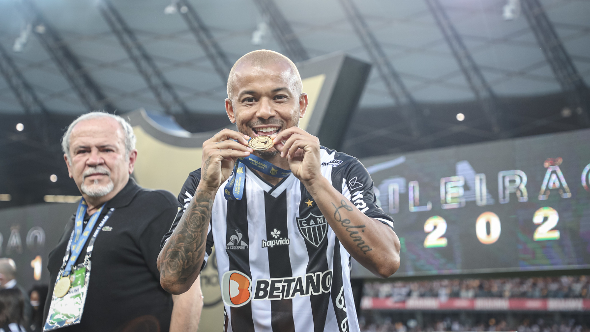 Mariano celebra conquista do Campeonato Brasileiro pelo Atltico, em 2021