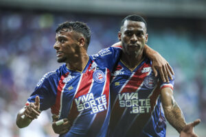 Lucho Rodrguez e Jean Lucas, do Bahia (foto: Rafael Rodrigues/EC Bahia)