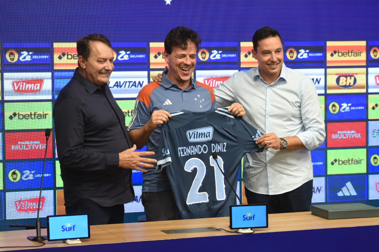 Pedro Loureno (acionista da SAF), Fernando Diniz (tcnico do Cruzeiro) e Pedro Junio (vice-presidente de futebol) - (foto: Gladyston Rodrigues/EM D.A Press)