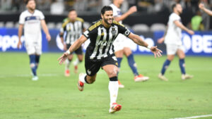 Hulk em campo pelo Atltico no Mineiro (foto: Ramon Lisboa/EM/D.A Press)