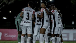 Time do Athletic reunido em campo (foto: Reproduo Instagram do Athletic)