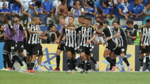 Jogadores do Atltico durante vitria sobre o Cruzeiro por 2 a 0, no Mineiro (foto: Alexandre Guzanshe/EM/D.A Press)