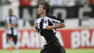 Bernard em campo na Arena do Jacar pelo Atltico (foto: Rodrigo Clemente/Esp. EM/D.A Press)