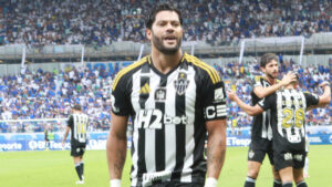 Hulk, diante do Cruzeiro, no Mineiro (foto: Edesio  Ferreira/EM/D.A. Press)