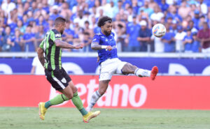 Amrica e Cruzeiro pela semifinal do Mineiro (foto: Ramon Lisboa/EM/D.A Press)