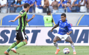 Amrica e Cruzeiro pela semifinal do Mineiro (foto: Ramon Lisboa/EM/D.A Press)