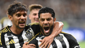 Gustavo Scarpa e Hulk em campo pelo Atltico (foto: Ramon Lisboa/EM/D.A Press)