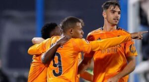 Ral Asencio e outros jogadores do Real Madrid (foto: Divulgao / redes sociais )