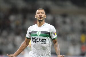 Fabinho comemora gol do Amrica diante do Atltico (foto: Alexandre Guzanshe/EM/D.A Press)