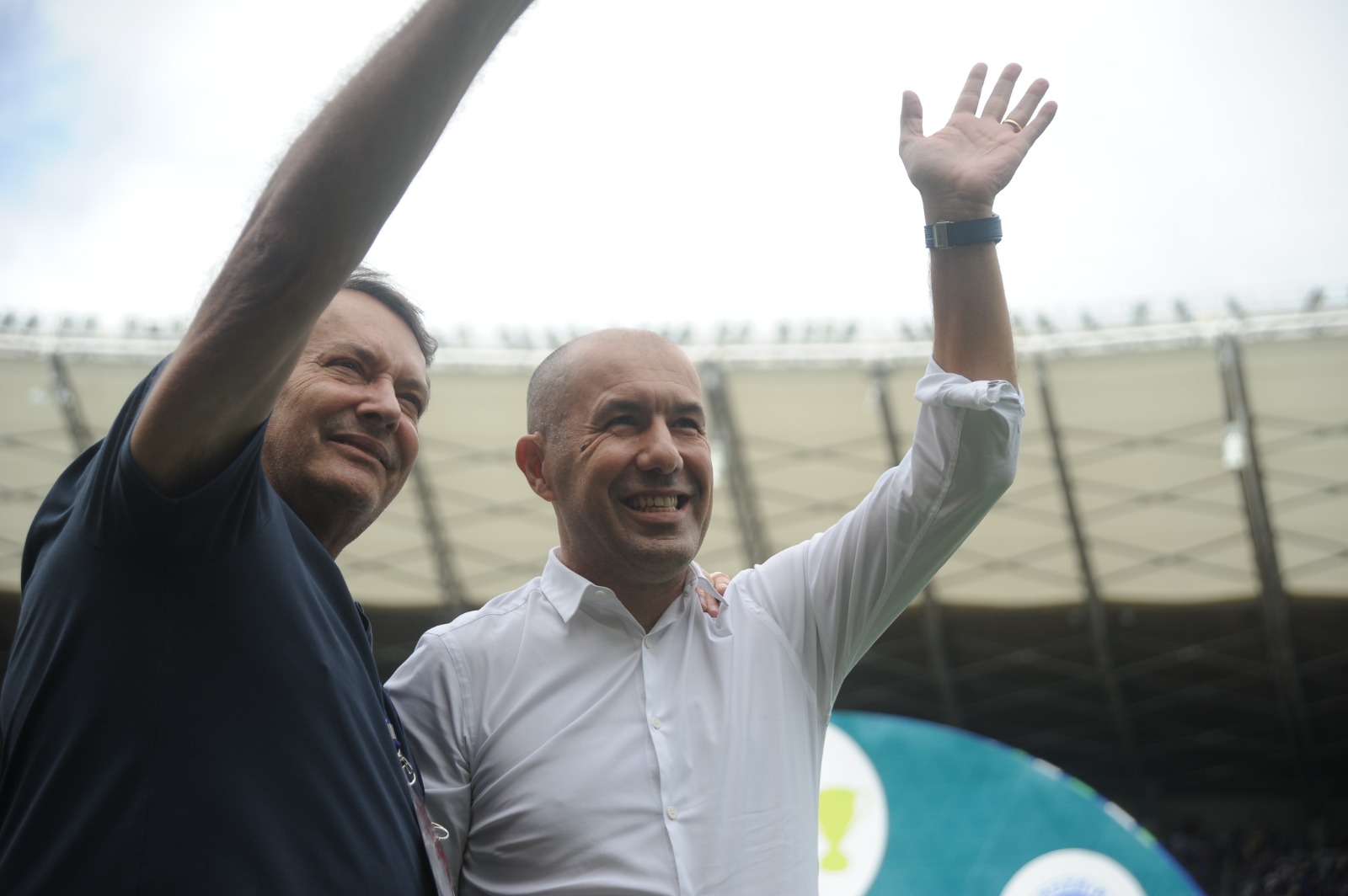 Pedro Loureno apresentou o tcnico Leonardo Jardim  torcida do Cruzeiro no Mineiro - (foto: Alexandre Guzanshe/EM/D.A Press)