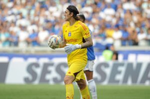 Cssio, goleiro do Cruzeiro, no clssico contra o Atltico pela stima rodada do Campeonato Mineiro (foto: Alexandre Guzanshe/EM/D.A Press)