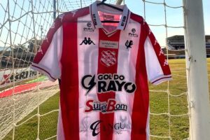 Camisa do Bangu, clube rebaixado no Campeonato Carioca (foto: Divulgao / Bangu)