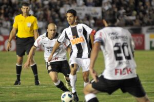 Magno Alves em campo pelo Atltico em agosto de 2011 (foto: Pedro Vilela)