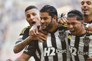 Jogadores do Atltico comemoram gol de Hulk no Mineiro (foto: Ramon Lisboa/EM/D.A Press)