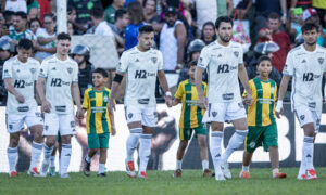 Jogadores do Atltico antes do jogo contra o Tocantinpolis no Estdio Joo Ribeiro (foto: Pedro Souza/Atltico)