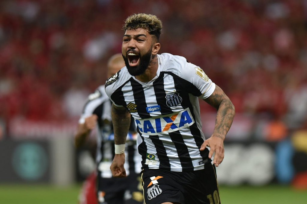 Gabigol com a camisa do Santos - (foto: Divulgao/Santos)