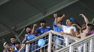 Torcedores do Cruzeiro no Independncia para semifinal do Mineiro contra o Amrica (foto: Alexandre Guzanshe/EM/D.A. Press)