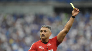 Felipe Fernandes de Lima liderou a equipe de arbitragem no clssico entre Cruzeiro e Atltico (foto: Alexandre Guzanshe/EM/D.A Press)