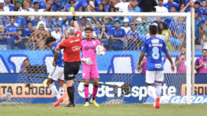 Lance de Cruzeiro x Amrica (foto: Ramon Lisboa/EM/D.A Press)