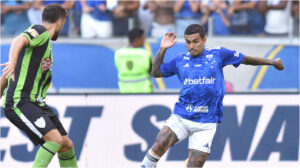 Dudu, atacante do Cruzeiro, em jogo com Amrica (foto: Ramon Lisboa/EM/D.A Press)