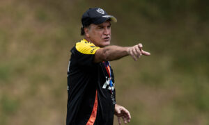 Cuca durante treino do Atltico na Cidade do Galo (foto: Pedro Souza / Atltico)