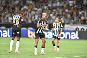 Deyverson comemora gol pelo Atltico sobre o Itabirito (foto: Ramon Lisboa/EM/D.A Press)