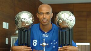 Ricardinho, dolo do Cruzeiro (foto: Renato Weil/EM/D.A Press)
