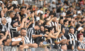 Torcida do Atltico no jogo contra o Itabirito no Mineiro (foto: Ramon Lisboa/EM/D.A Press)