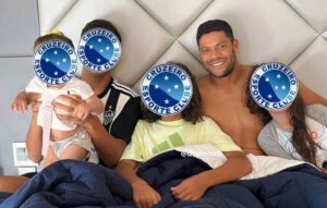 Meme de Hulk com Cruzeiro (foto: Reproduo)