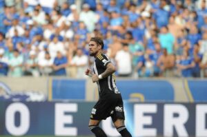 Lyanco corre durante Cruzeiro x Atltico (foto: Alexandre Guzanshe/EM/D.A Press)