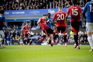 Jogaores de Manchester United e Everton em partida pela Premier League (foto: Manchester United/Divulgao)