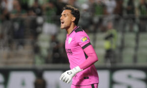 Matheus Mendes durante disputa de pnaltis entre Amrica e Cruzeiro (foto: Alexandre Guzanshe/EM/DA.Press)