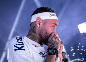 Neymar em apresentao no Santos (foto: Santos/Divulgao)