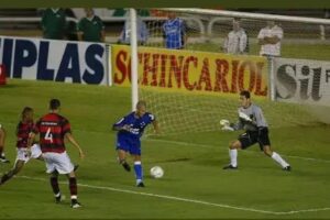 O golaço de letra que fez história na Copa do Brasil 2003