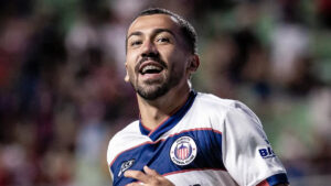 Ramon comemora gol que deu vitria para o Itabirito sobre o Pouso Alegre no Mineiro (foto: Rafael Leandro/Itabirito)