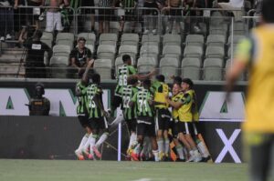 Amrica se classificou para a final do Mineiro ao vencer o Cruzeiro (foto: Alexandre Guzanshe/EM/D.A. Press)